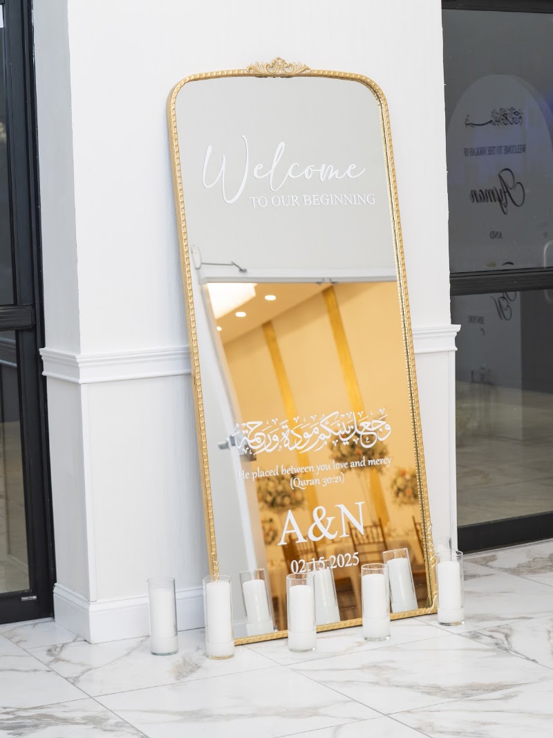 Welcome mirror at the entry