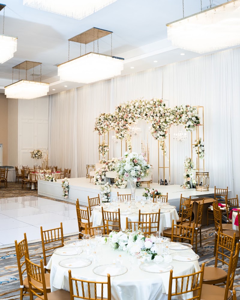 Reception hall with gold columns