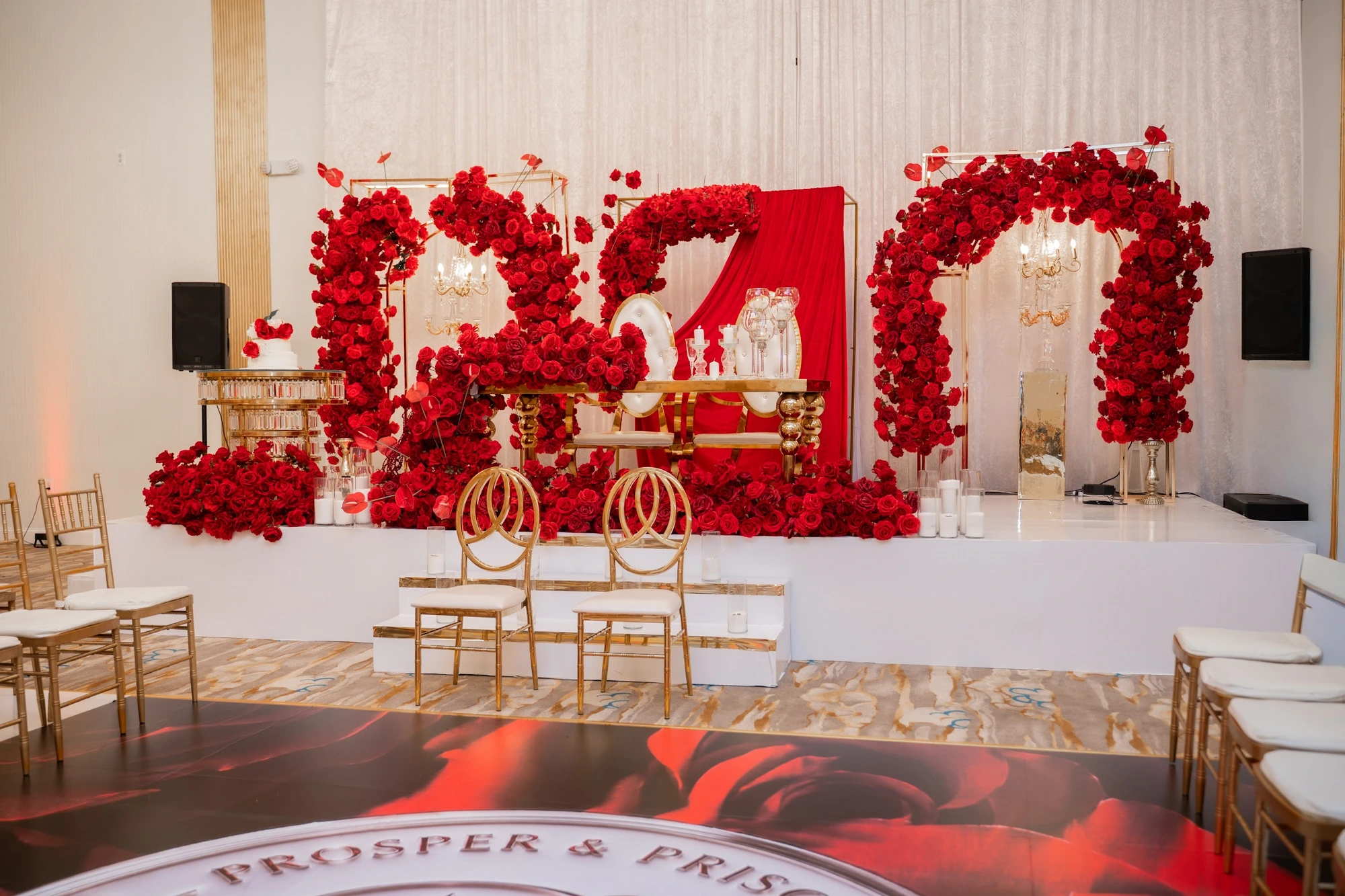 Red rose head table with red linens