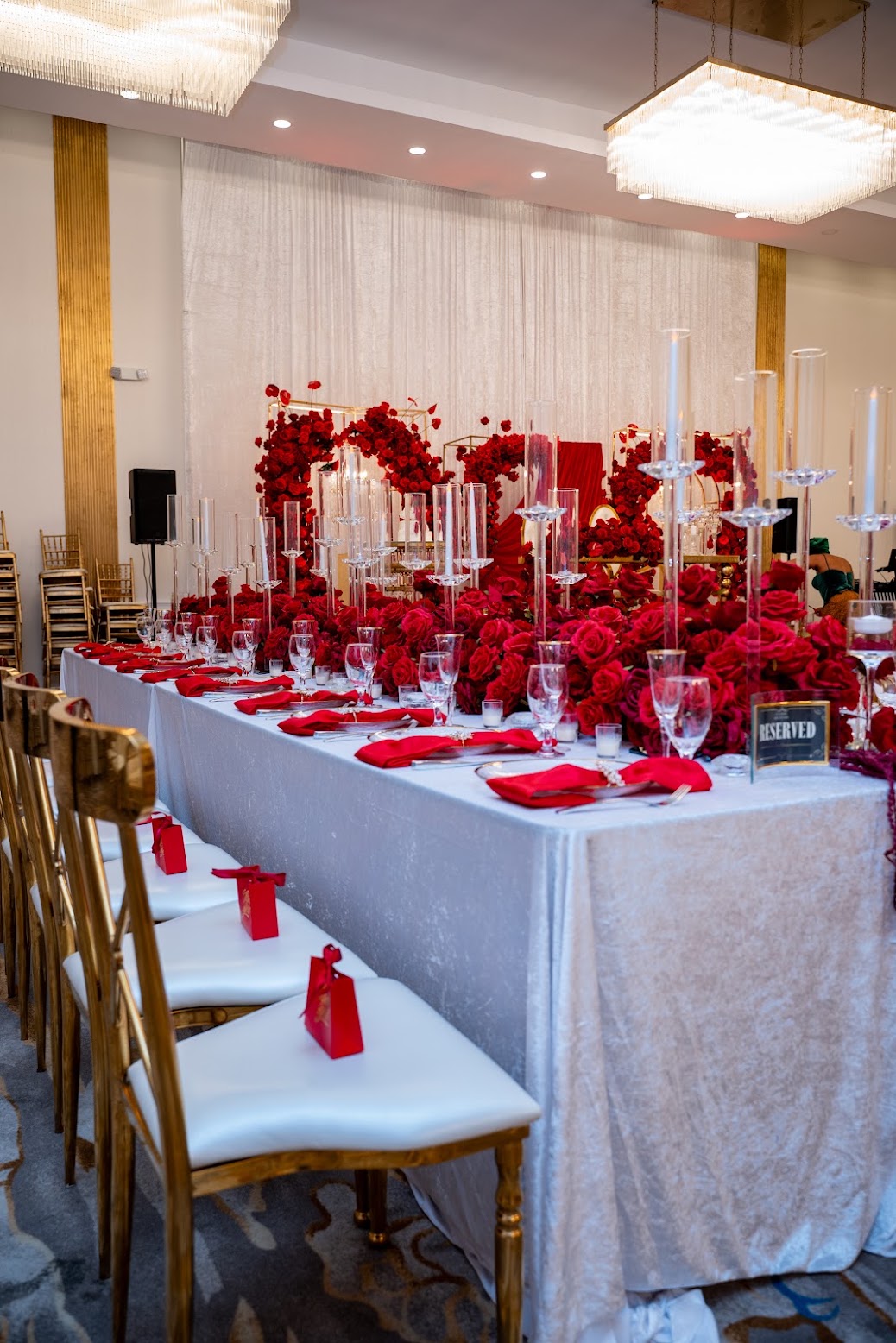 Red floral head table